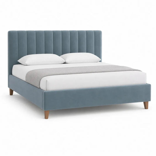 Lit double rembourré en velours bleu gris avec tête de lit à panneaux verticaux, couchage 160 × 200 cm
